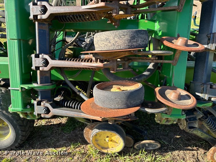 image for item ND9213 John Deere 1850 air seeder