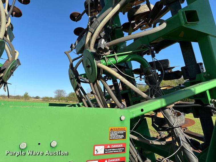 image for item ND9213 John Deere 1850 air seeder