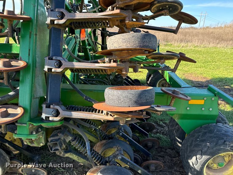 image for item ND9213 John Deere 1850 air seeder