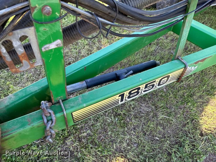 image for item ND9213 John Deere 1850 air seeder