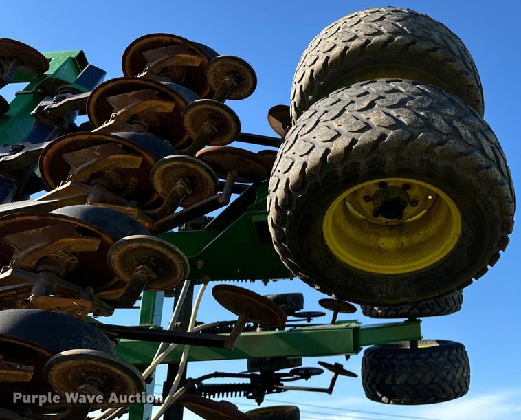 image for item ND9213 John Deere 1850 air seeder