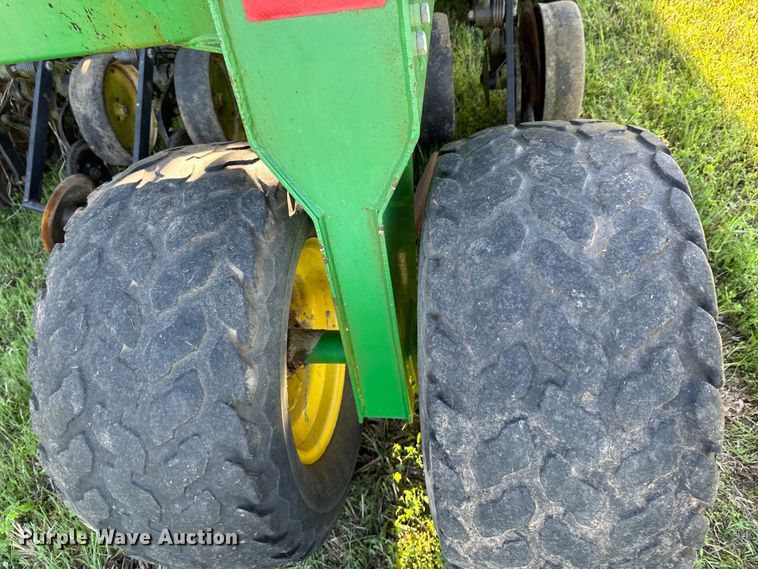 image for item ND9213 John Deere 1850 air seeder