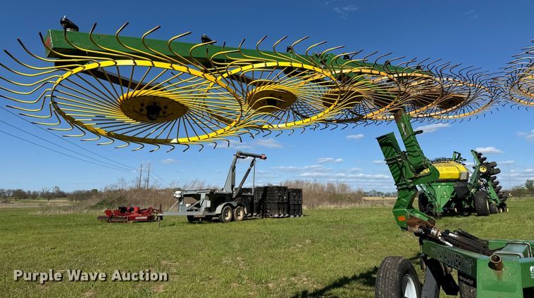 image for item ND9216 Ogden Hybrid Hay Runner hay rake