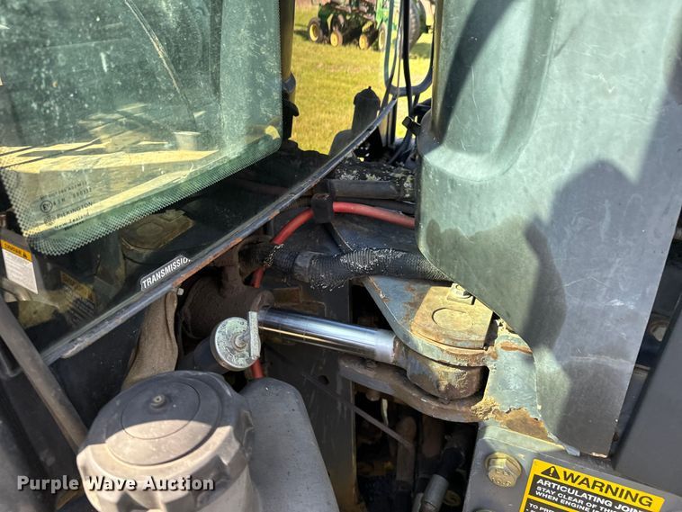 image for item ND9219 1999 New Holland TV140 bi-directional tractor