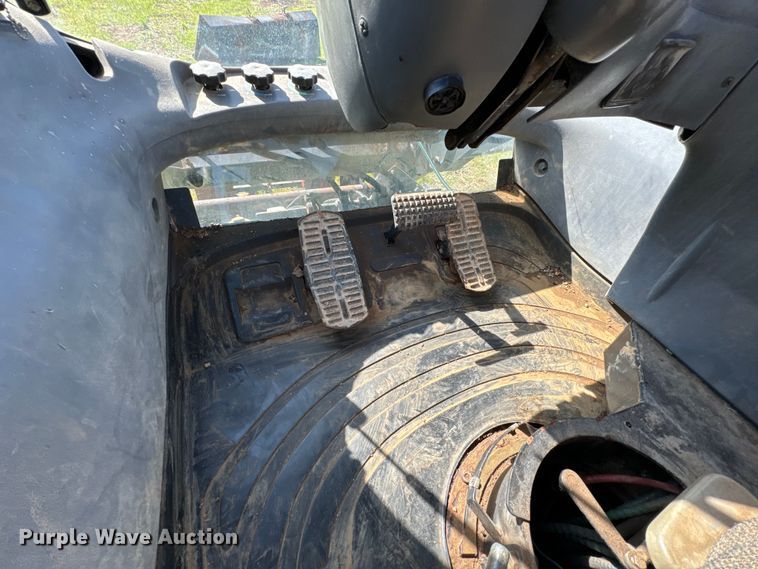 image for item ND9219 1999 New Holland TV140 bi-directional tractor