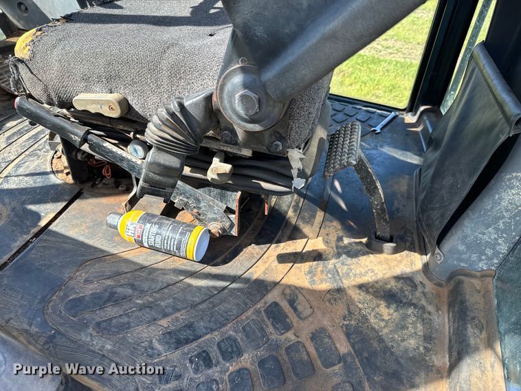 image for item ND9219 1999 New Holland TV140 bi-directional tractor