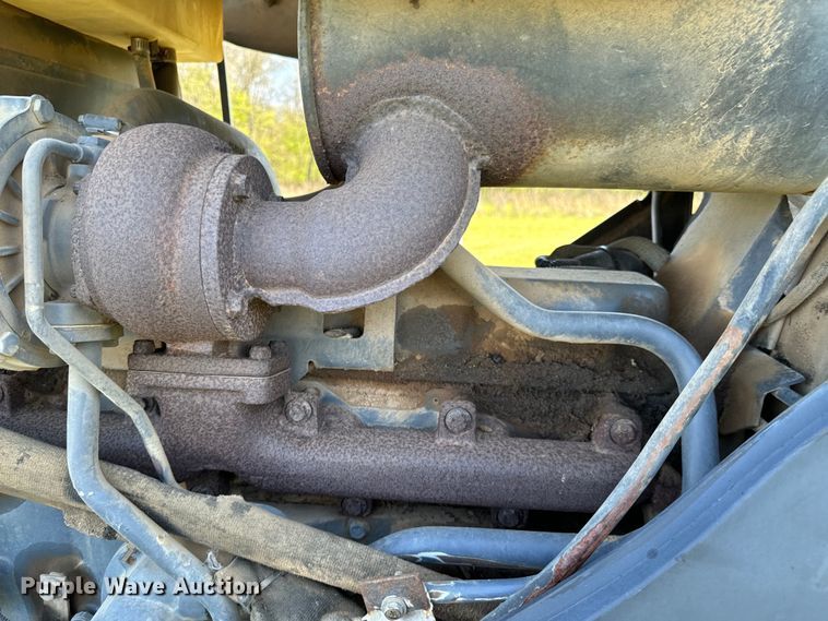 image for item ND9219 1999 New Holland TV140 bi-directional tractor