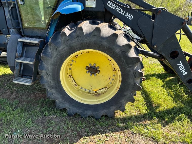 image for item ND9219 1999 New Holland TV140 bi-directional tractor