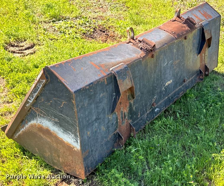 image for item ND9219 1999 New Holland TV140 bi-directional tractor