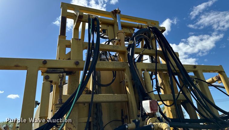 image for item ND9221 1997 Ag-Chem RoGator 854 sprayer
