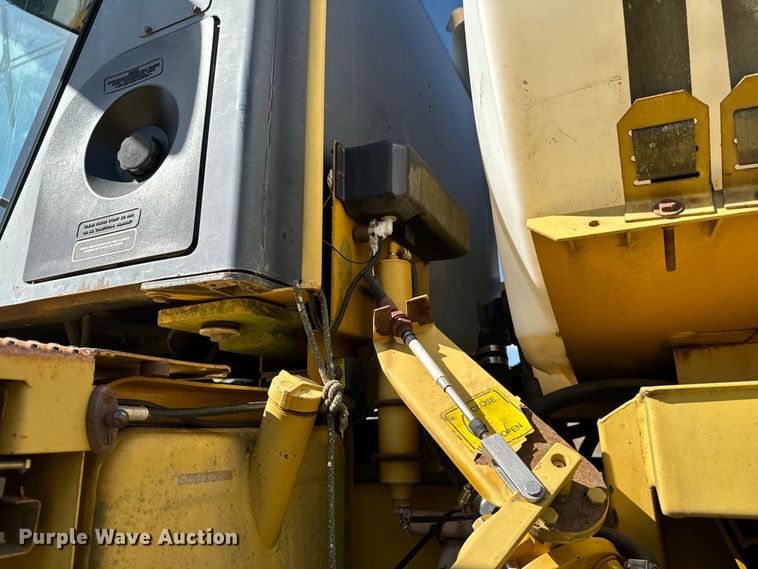 image for item ND9221 1997 Ag-Chem RoGator 854 sprayer