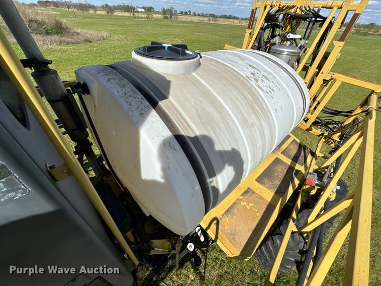 image for item ND9221 1997 Ag-Chem RoGator 854 sprayer