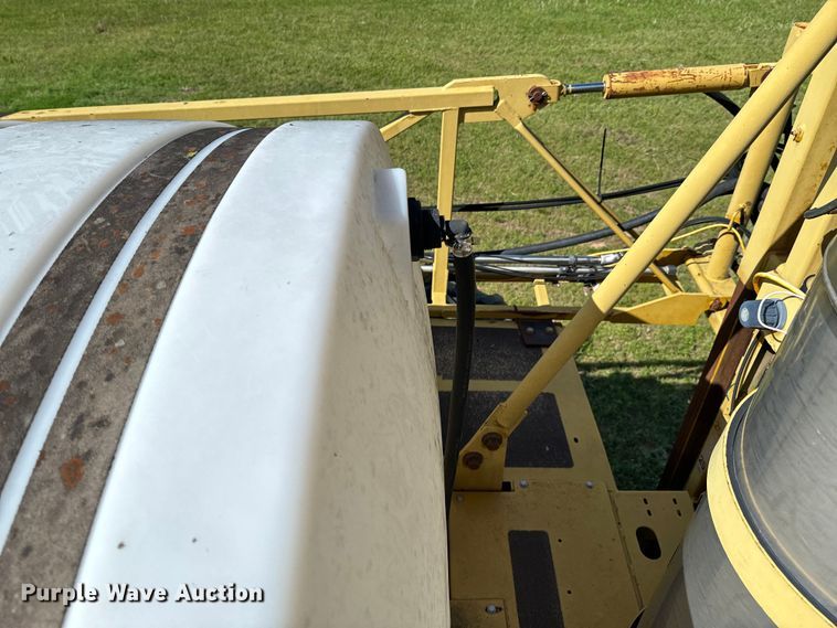 image for item ND9221 1997 Ag-Chem RoGator 854 sprayer