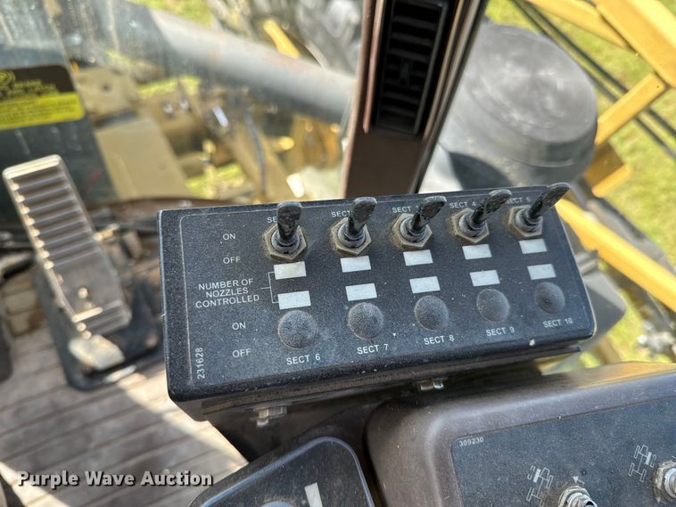 image for item ND9221 1997 Ag-Chem RoGator 854 sprayer