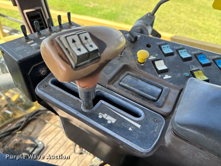 image for item ND9221 1997 Ag-Chem RoGator 854 sprayer