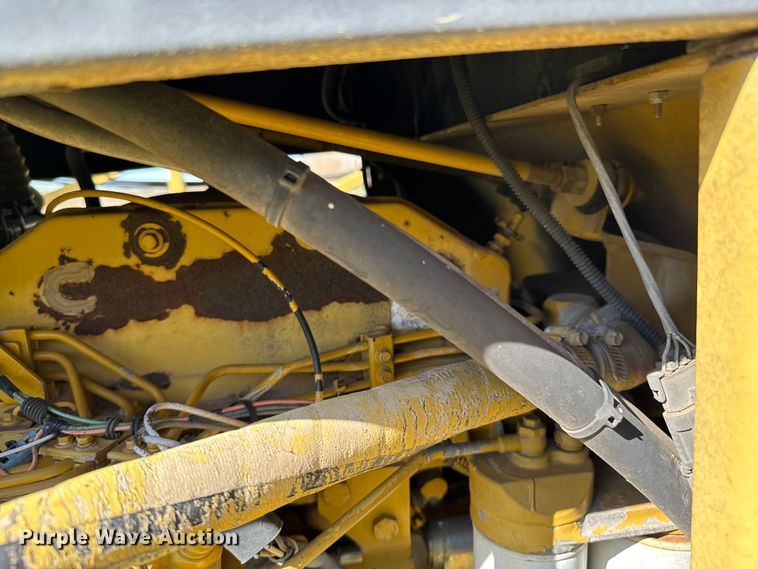 image for item ND9221 1997 Ag-Chem RoGator 854 sprayer