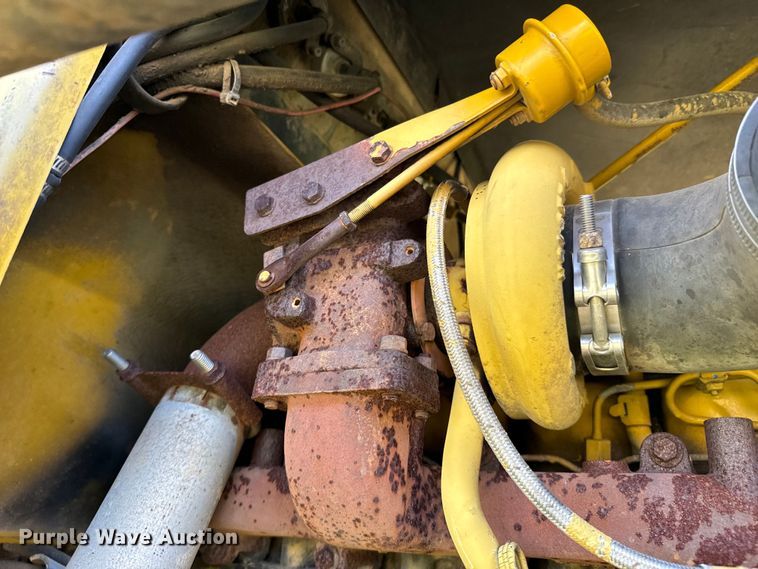 image for item ND9221 1997 Ag-Chem RoGator 854 sprayer