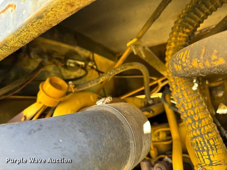 image for item ND9221 1997 Ag-Chem RoGator 854 sprayer