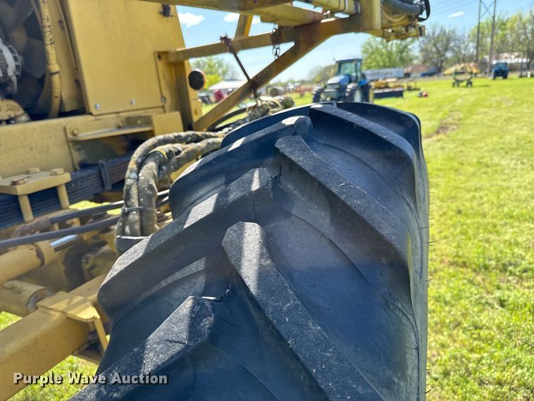 image for item ND9221 1997 Ag-Chem RoGator 854 sprayer