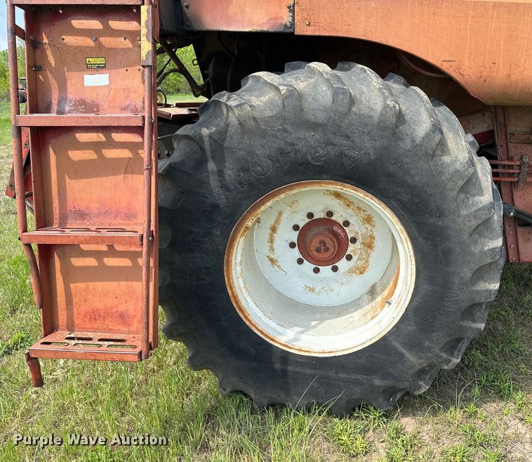 image for item ND9263 1981 International Harvester 1460 RWA combine