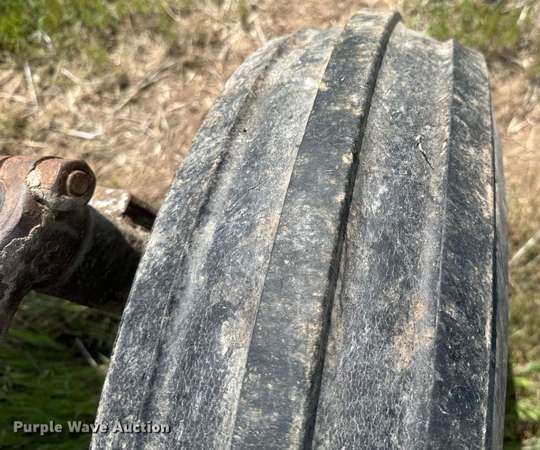 image for item ND9266 1959 Massey Ferguson MF85 tractor