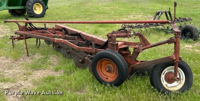 image for item ND9269 International 550 plow