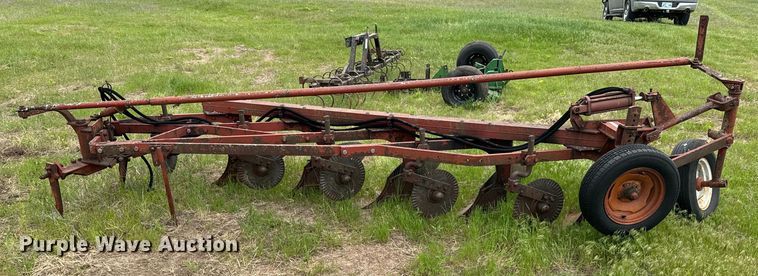 image for item ND9269 International 550 plow