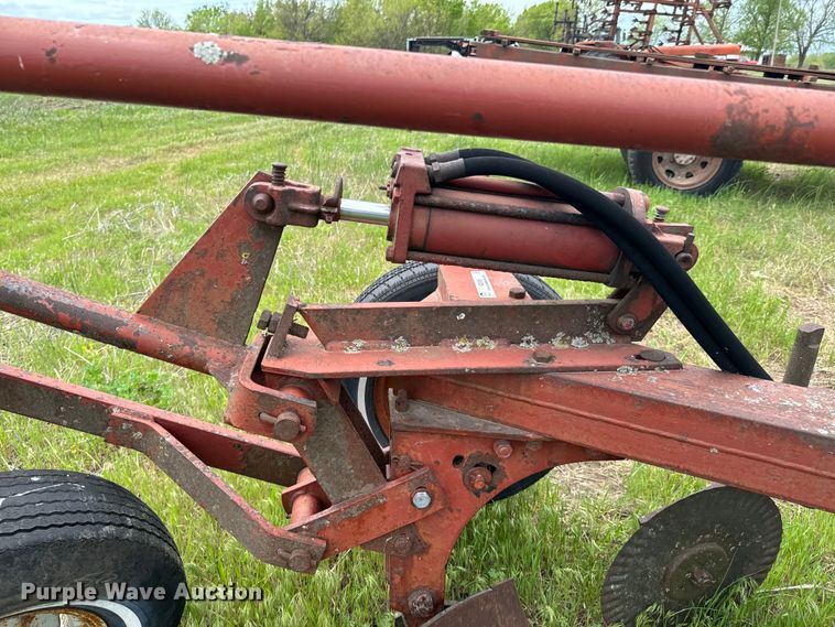 image for item ND9269 International 550 plow