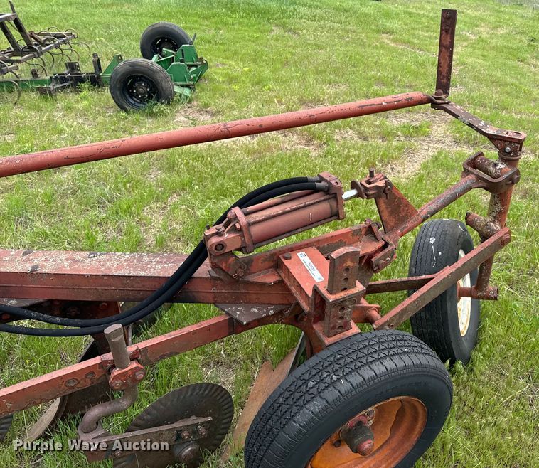 image for item ND9269 International 550 plow
