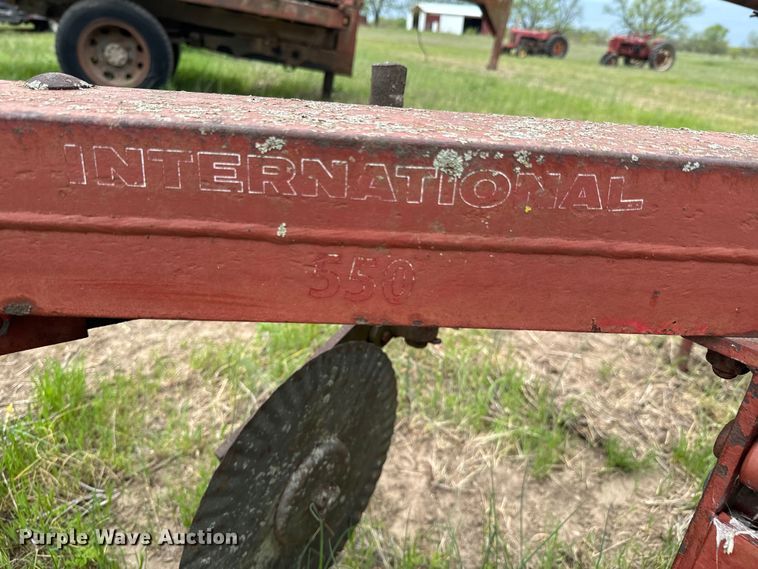 image for item ND9269 International 550 plow