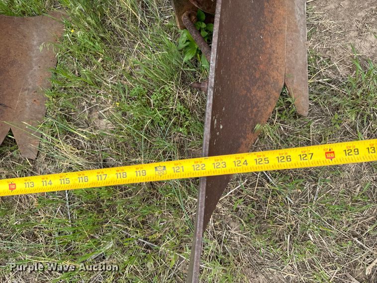 image for item ND9269 International 550 plow