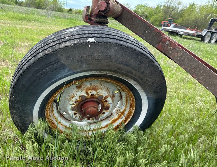 image for item ND9269 International 550 plow