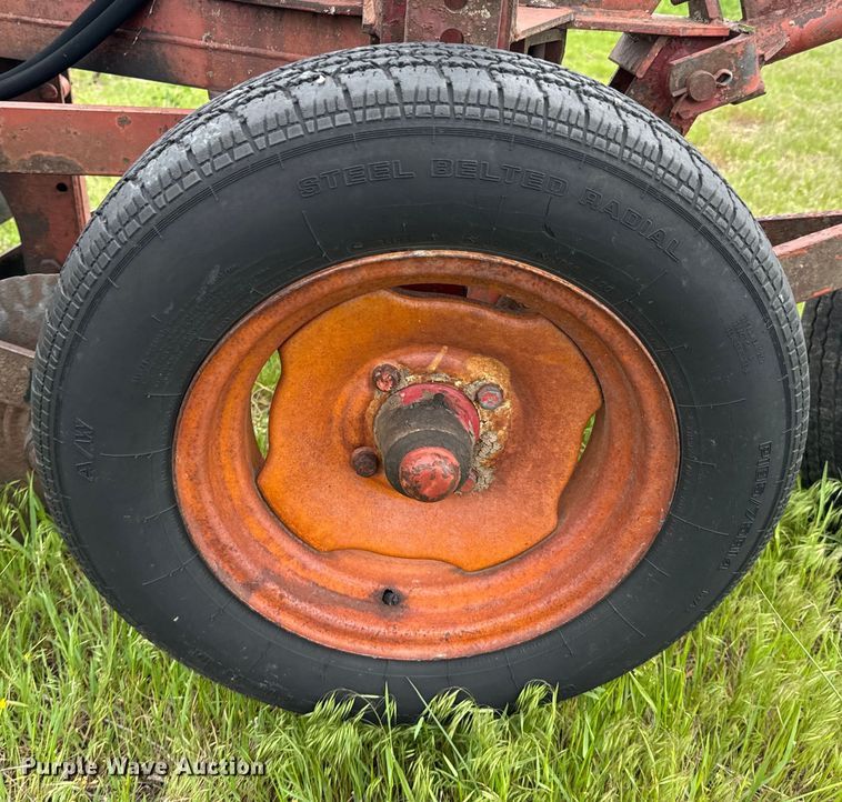 image for item ND9269 International 550 plow