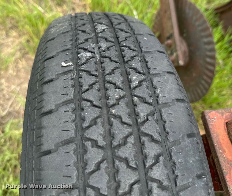 image for item ND9269 International 550 plow