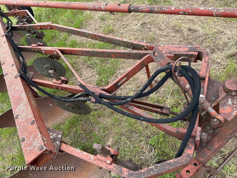 image for item ND9269 International 550 plow