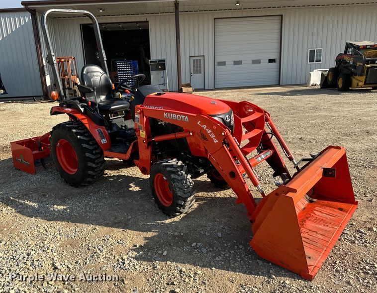 image for item NH9087 2017 Kubota  B2301HSD MFWD tractor