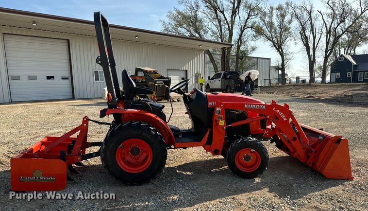 image for item NH9087 2017 Kubota  B2301HSD MFWD tractor