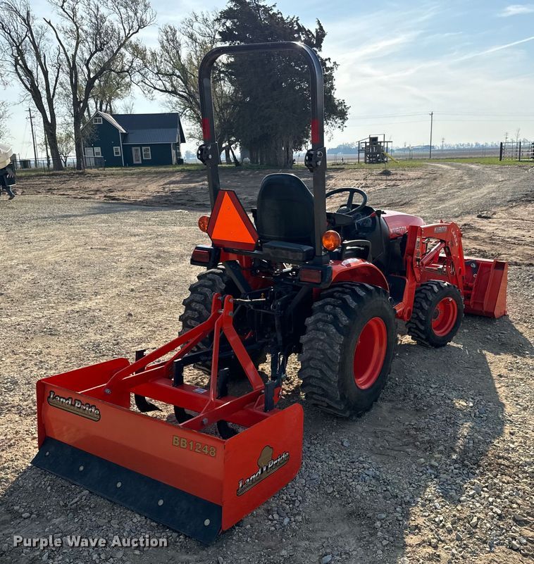 image for item NH9087 2017 Kubota  B2301HSD MFWD tractor