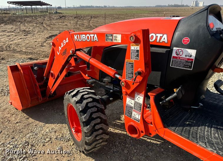 image for item NH9087 2017 Kubota  B2301HSD MFWD tractor