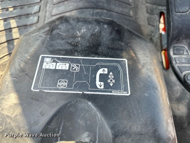 image for item NH9087 2017 Kubota  B2301HSD MFWD tractor