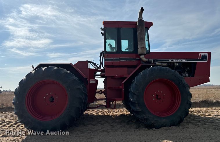 image for item NH9088 1980 International  4586 tractor