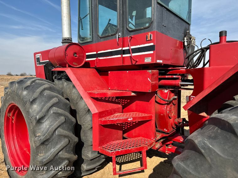 image for item NH9088 1980 International  4586 tractor