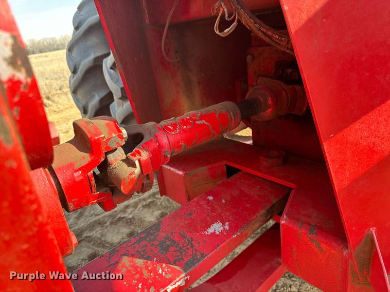 image for item NH9088 1980 International  4586 tractor