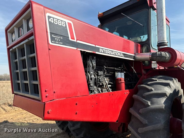 image for item NH9088 1980 International  4586 tractor