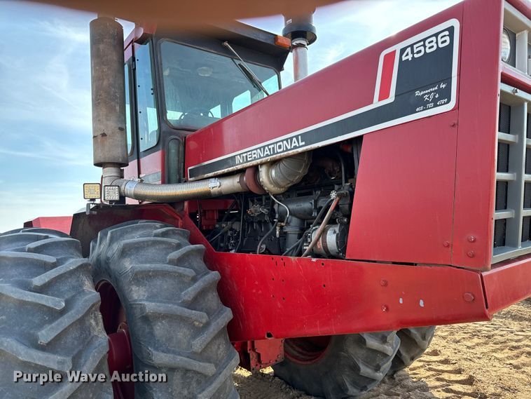 image for item NH9088 1980 International  4586 tractor