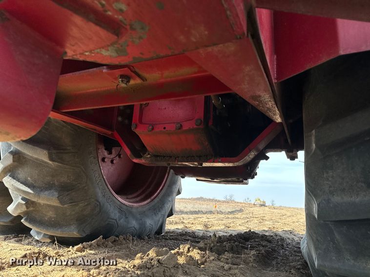 image for item NH9088 1980 International  4586 tractor