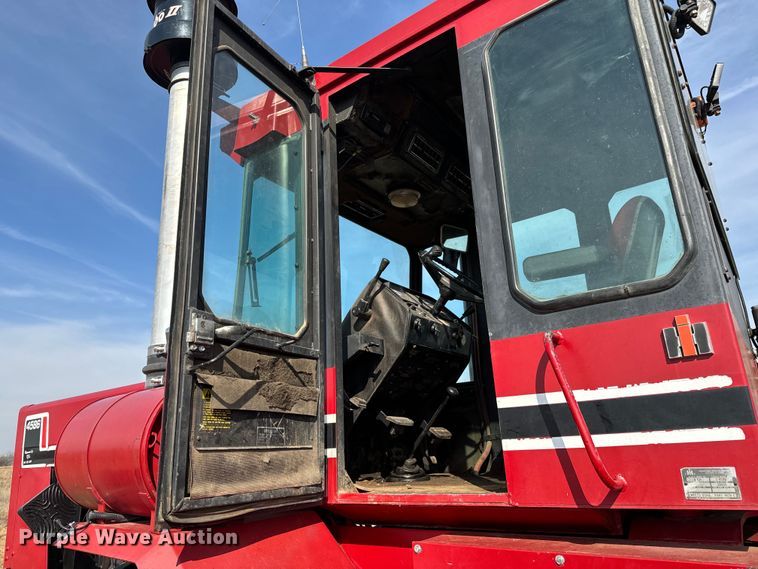 image for item NH9088 1980 International  4586 tractor