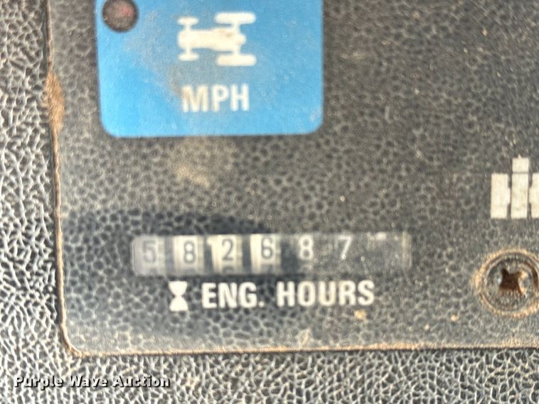 image for item NH9088 1980 International  4586 tractor