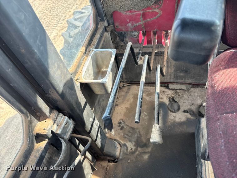 image for item NH9088 1980 International  4586 tractor