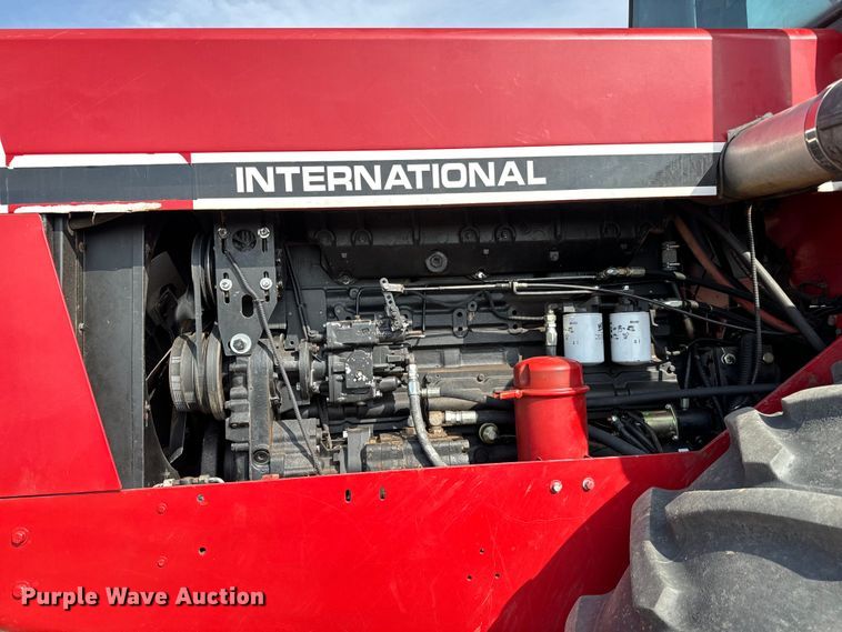 image for item NH9088 1980 International  4586 tractor
